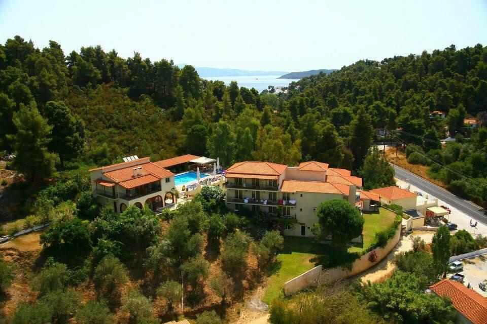 Hermes Hotel Vromolimnos エクステリア 写真